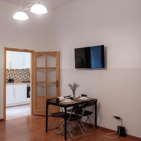 Cozy Apartment In Akacfa Street بودابست المظهر الخارجي الصورة